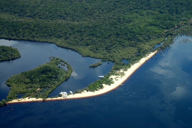 Praias lindas nas margens do Rio Negro