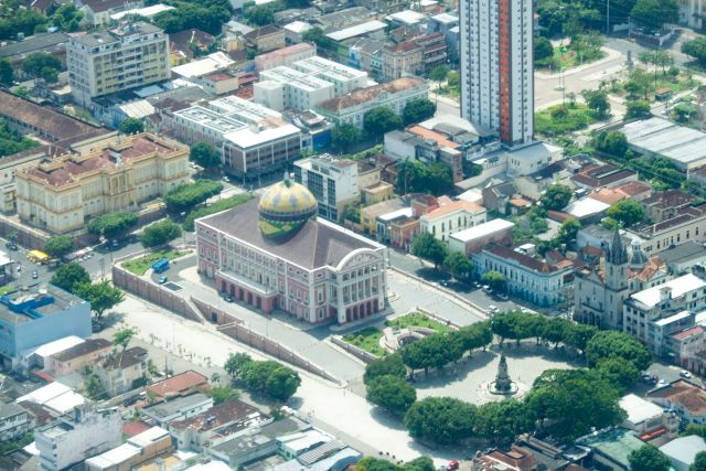 O Teatro de Manaus no Largo SãoSebastião.