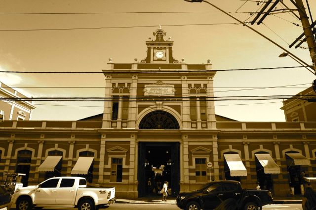 O belo prédio do Mercado Municipal de Manaus.