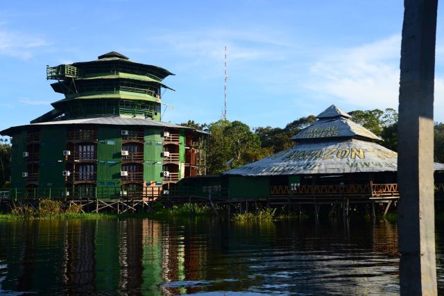 O hotel está com um aspecto de decadência.
