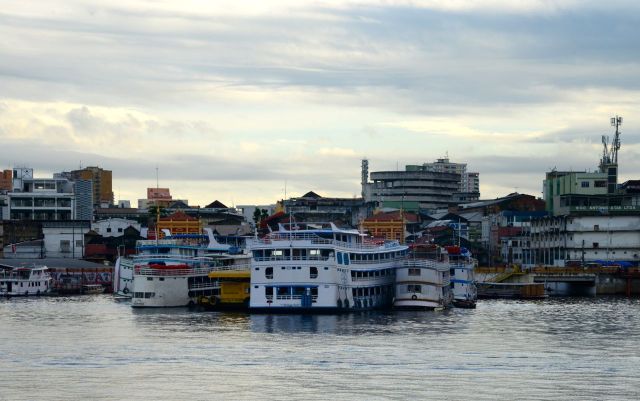 Chegando ao Porto de Manaus.