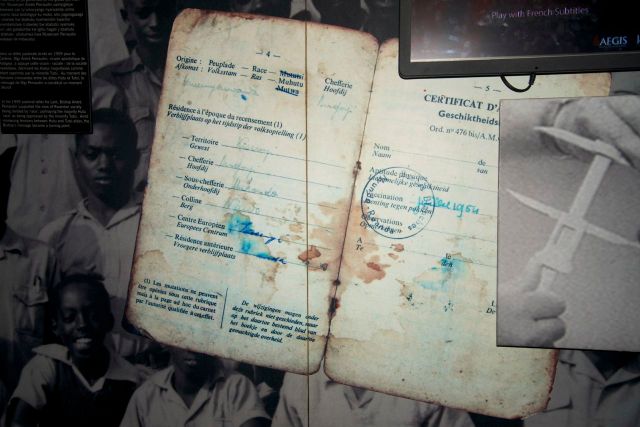 A carteira de identidade identificava o grupo étnico.