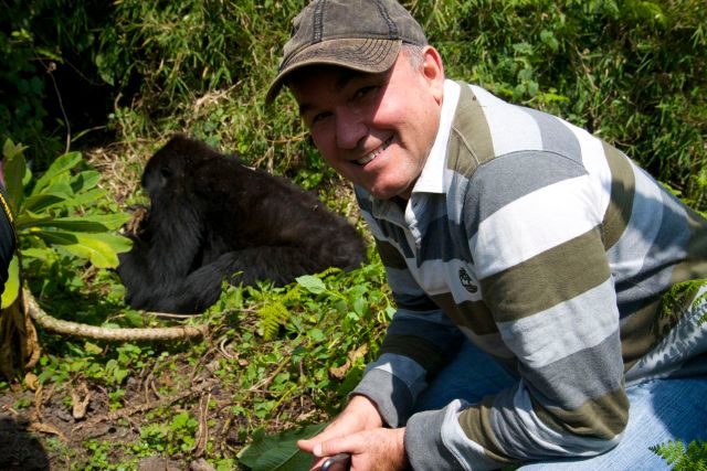 Lado a lado com os gorilas-das-montanhas.