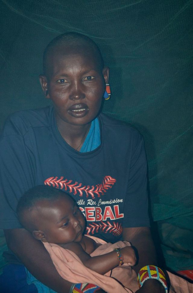 Jovem mãe masai.