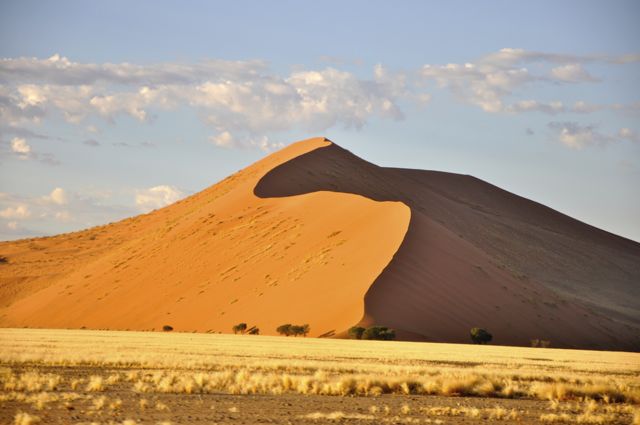 As dunas de areias vermelhas de Sossusvlei, na Namíbia.