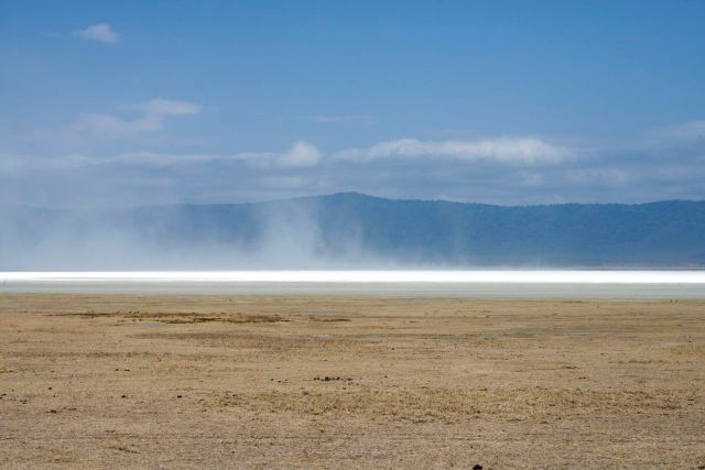 Nuvens de sal na Cratera do Ngorongoro.