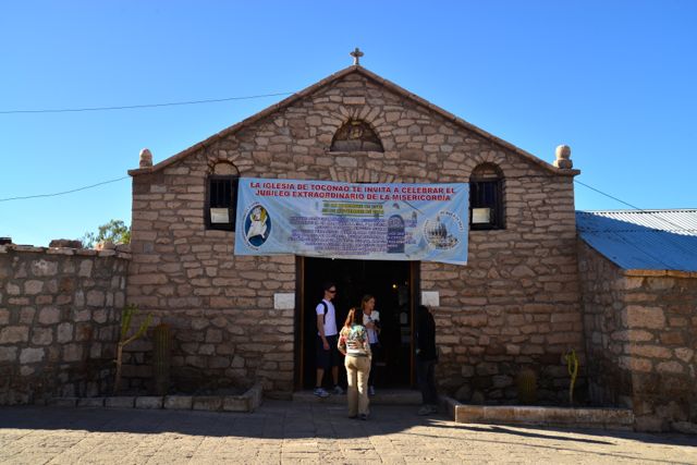 A pequena igreja de San Lucas no Povoado Toconao.