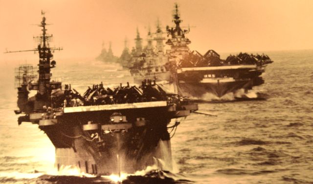 Fotografias e mapas ilustram a ala “O Preço da Paz”