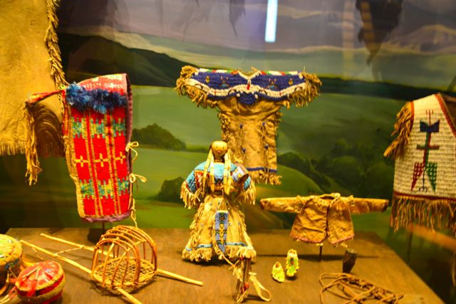 Artesanatos e reproduções no Museu Nacional do Índio Americano.