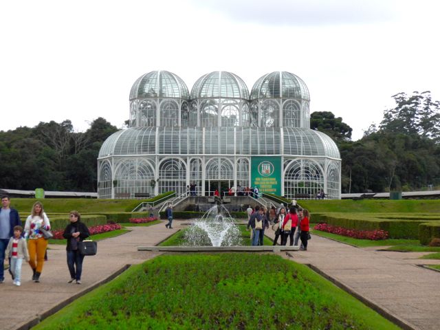 O Jardim Botânico é o maior símbolo de Curitiba