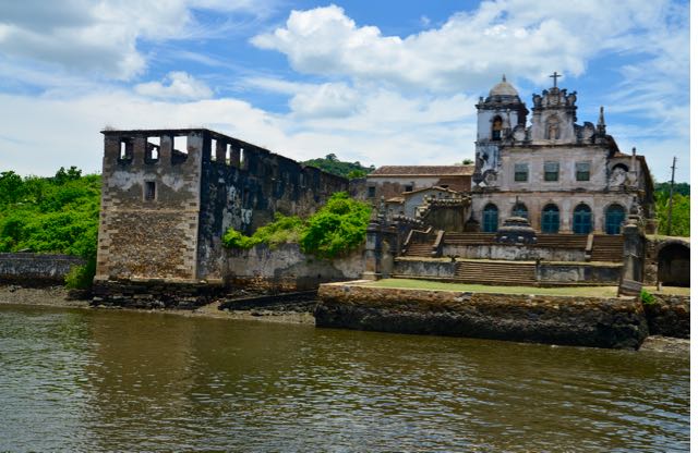 O convento está em ruínas.