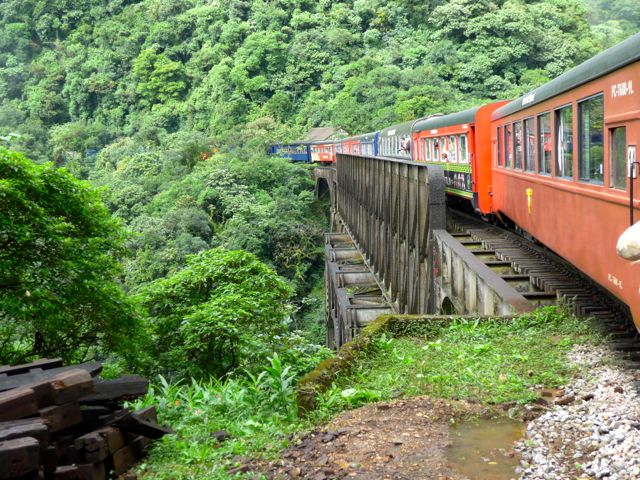 A ferrovia é uma extraordinária obra de engenharia ferroviária