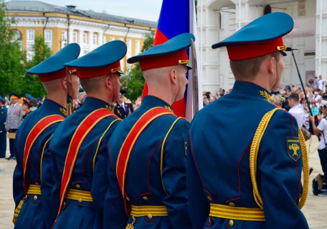 Jovens oficiais no Kremlin