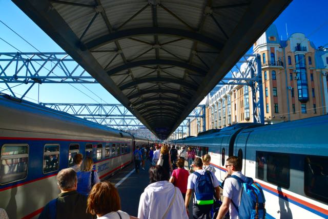 Seguimos de trem para São Petersburgo.
