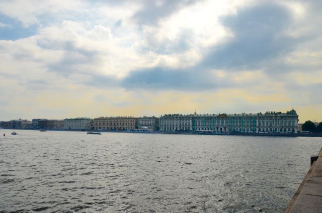 A presença do Rio Neva valoriza o traçado urbano de São Petersburgo.