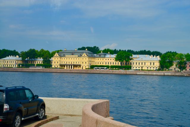 Os prédios da Universidade Federal de São Petersburgo