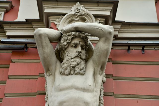 Detalhe de fachada em Palácio na Avenida Nevirsky 