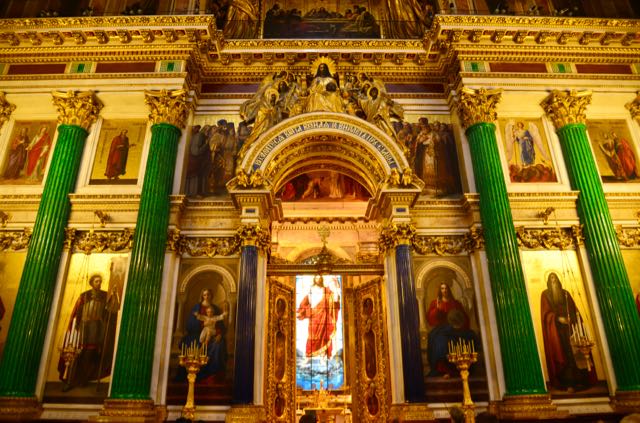 As belas colunas da Catedral de Santo Isaac.