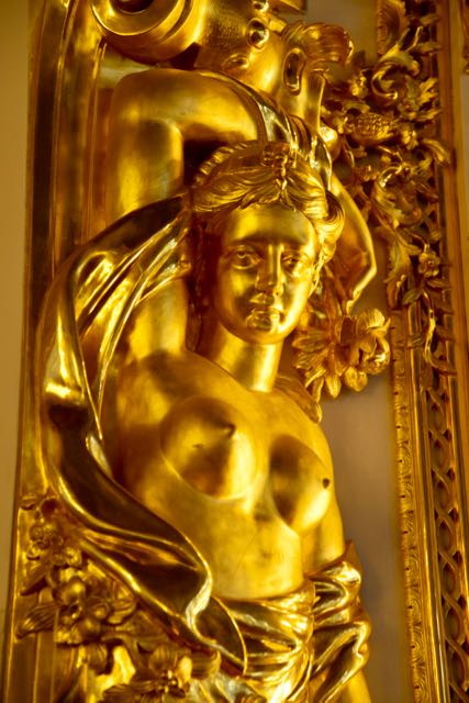 Esculturas revestidas em ouro faziam parte da decoração do Palácio.