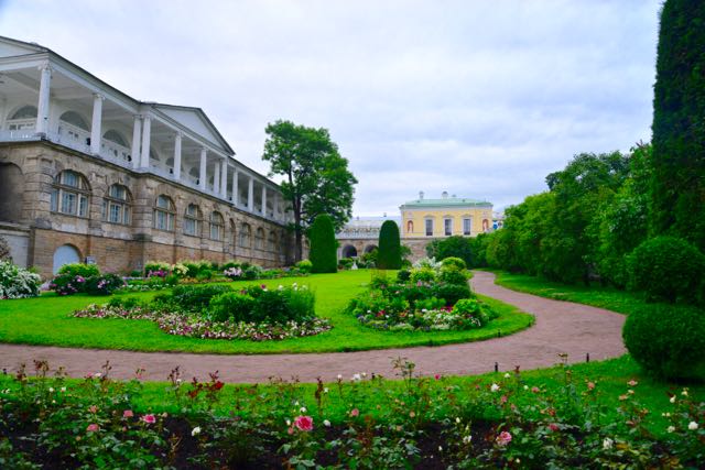 Vários palacetes compõem a área dos jardins.