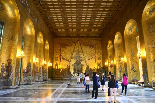 A Sala Dourada e os seus belos mosaicos. 