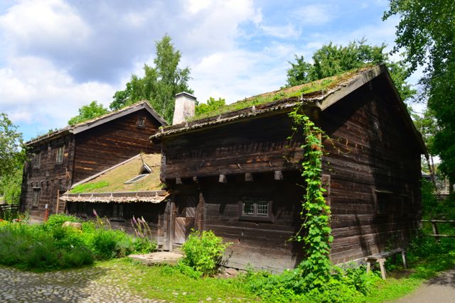 Casas históricas no Parque Skansen.