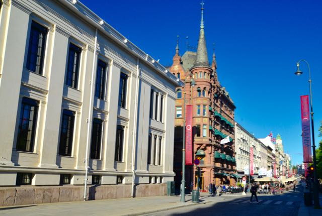 Centro de Oslo ao entardecer.