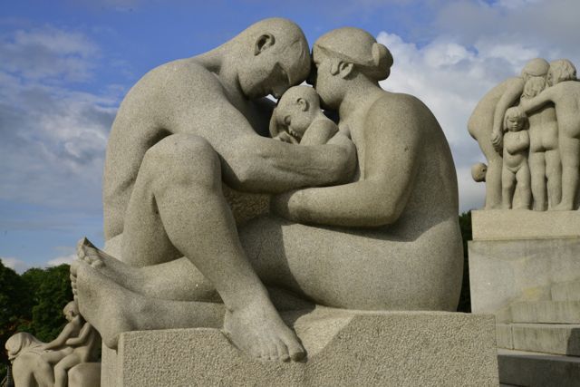 Uma das magníficas esculturas de Vigeland