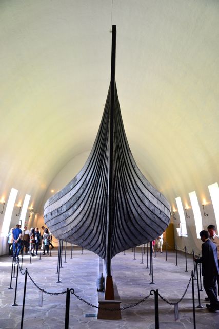 Os barcos vikings possuem uma quilha rasa e achatada