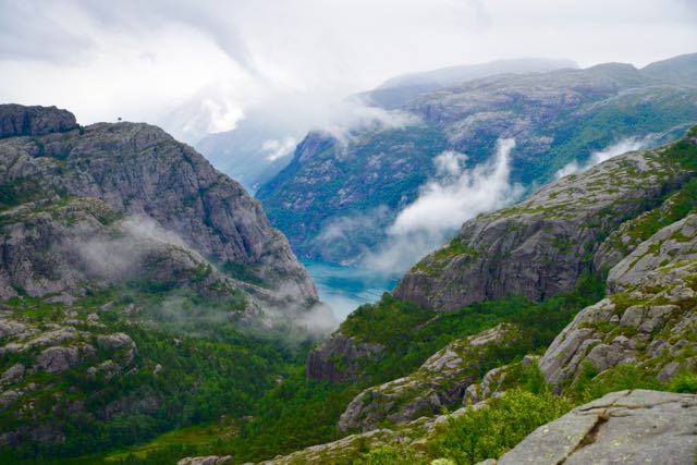 A paisagem ao longo da trilha é encantadora.
