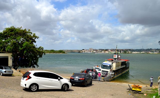 Chegamos a Santana de São Francisco para atravessar o rio.