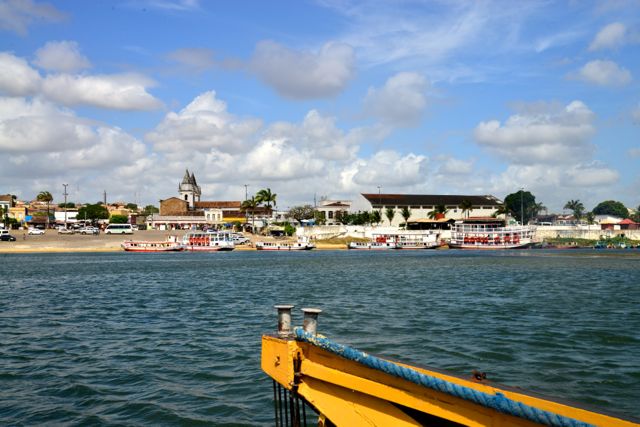 Atravessando o Rio São Francisco e chegando a Penedo.