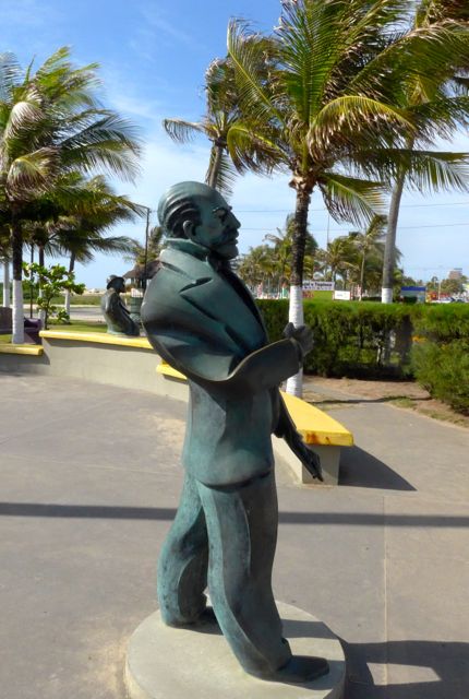 Esculturas em homenagem a cidadãos sergipanos importantes.