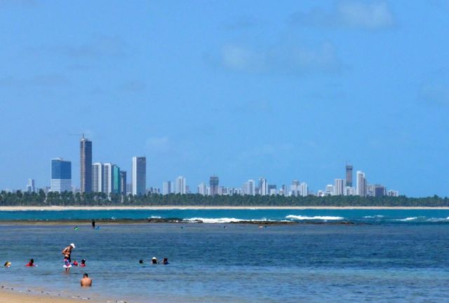 O Cabo de Santo Agostinho está ali bem pertinho de Recife.