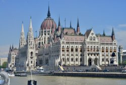 Passeio pelo Danúbio e as pontes históricas de Budapeste
