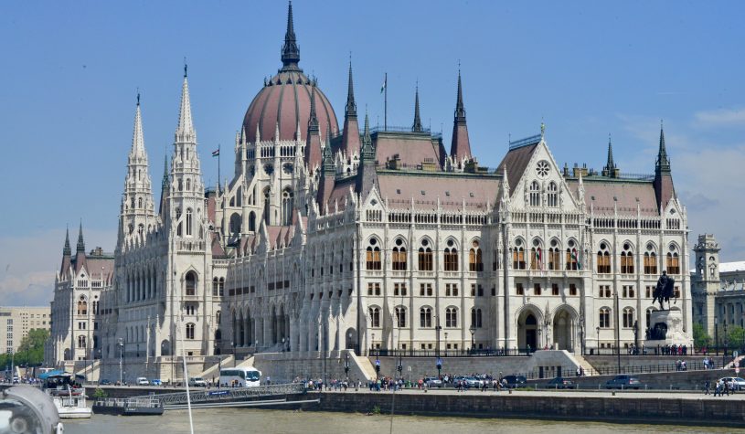 Passeio pelo Danúbio e as pontes históricas de Budapeste