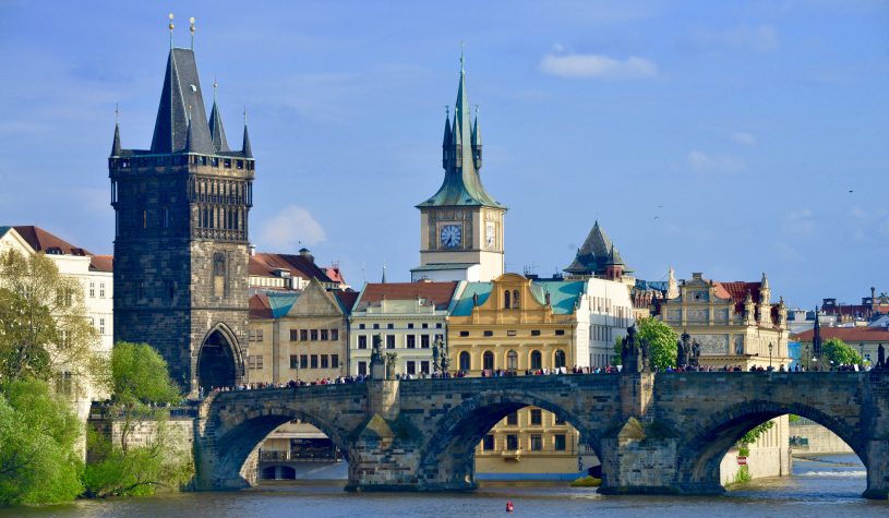 Estátuas da Ponte Carlos em Praga: arte, lendas e fé sobre o Moldava