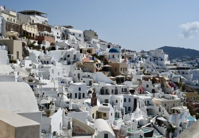 Santorini, a “Varanda do Mar Egeu”