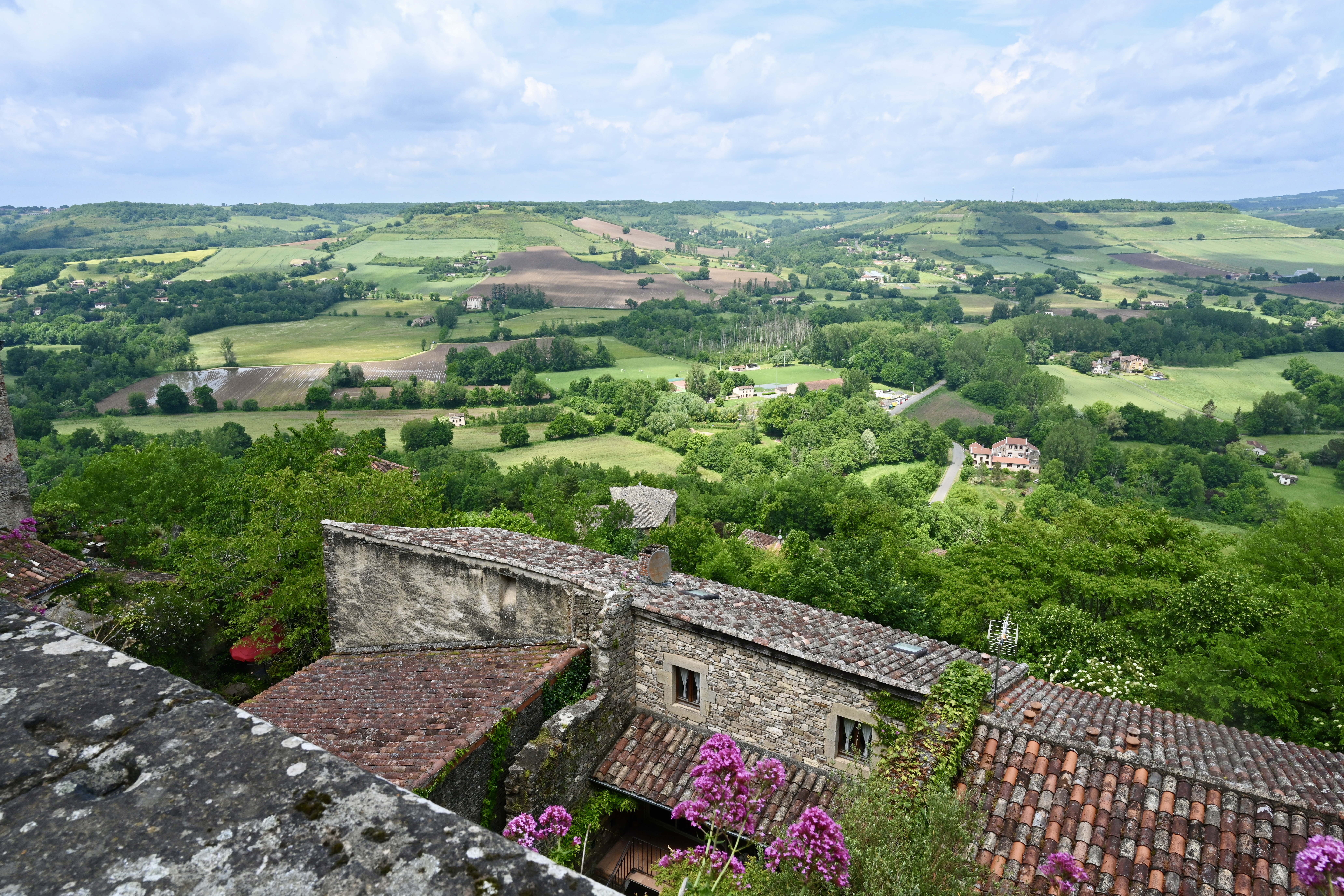 Cordes-sur-Ciel: Uma vila que flutua sobre as nuvens