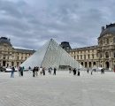 Um Passeio por Monumentos e Histórias entre o Louvre e a Champs-Élysées