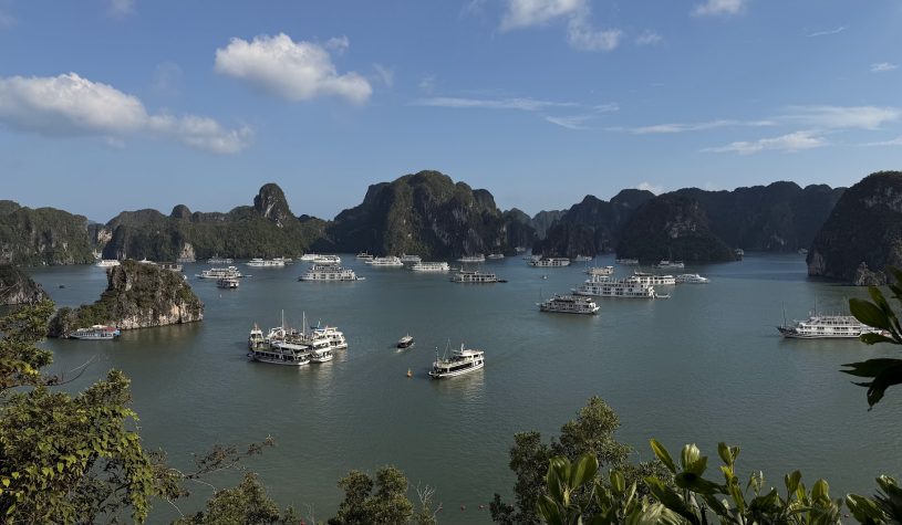 Baía de Ha Long: um cruzeiro entre as ilhas de calcário do Vietnã