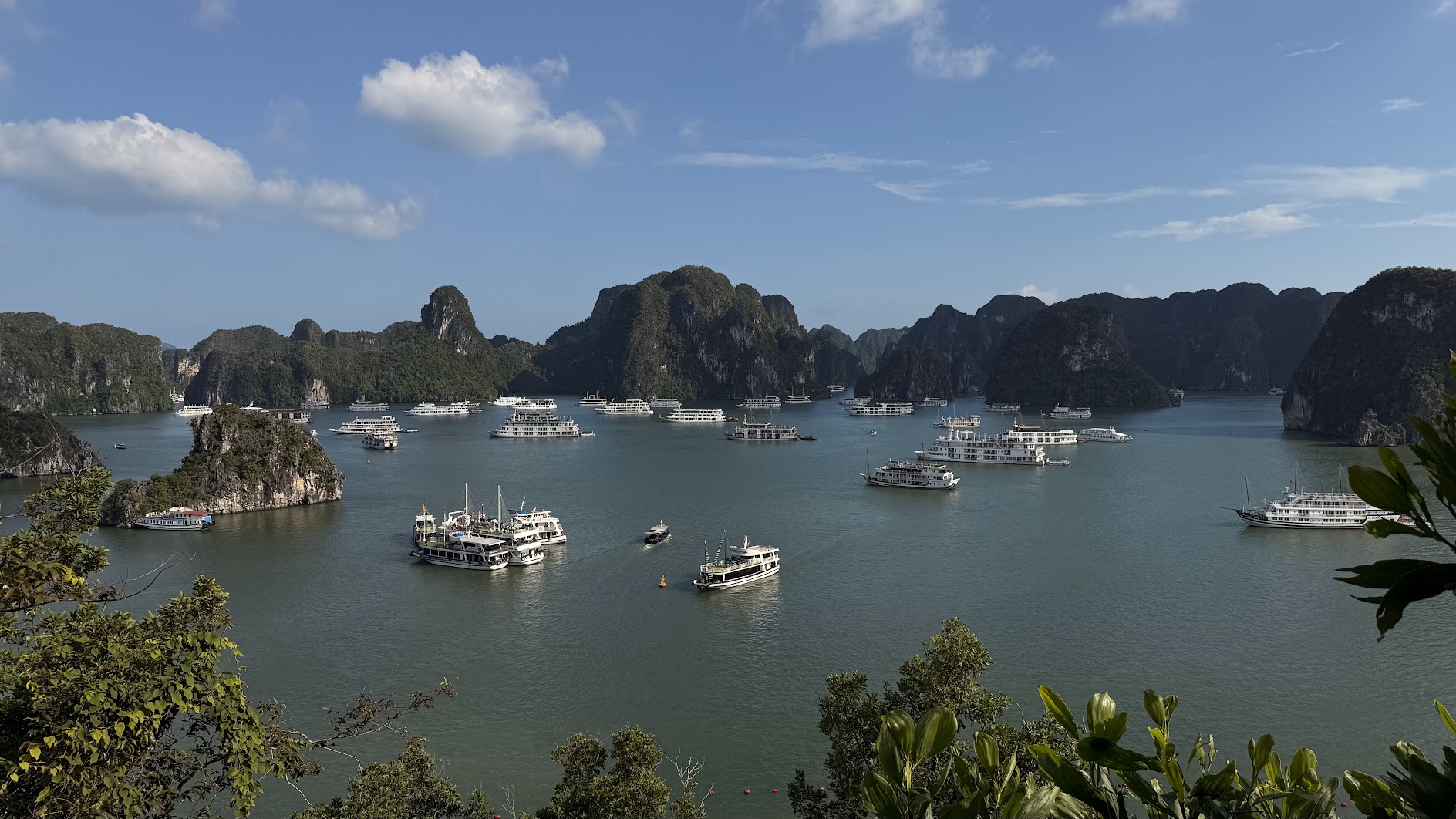 Baía de Ha Long: um cruzeiro entre as ilhas de calcário do Vietnã