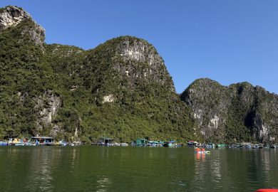 Baía de Ha Long, um espetáculo esculpido pelo tempo