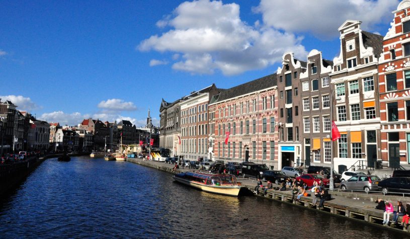 Réveillon em Amsterdam: virada de ano entre canais, moinhos e a liberdade holandesa
