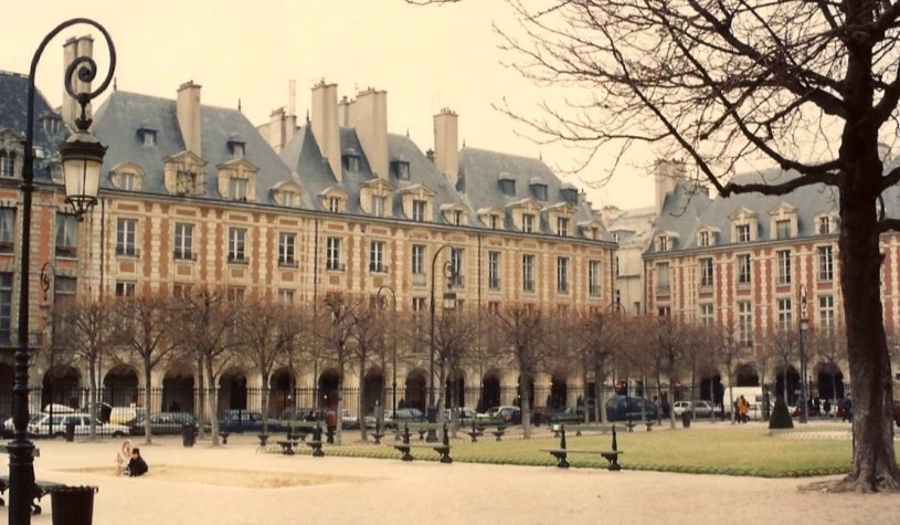 Da Bastilha à Champs-Élysées: dois lados de Paris